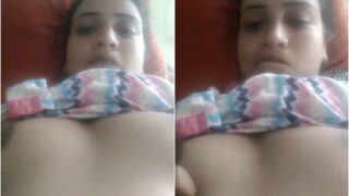 Curvy Indian MILF Showing Boobs and Fingering